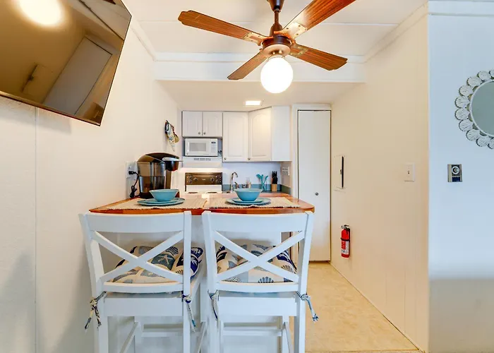 1 Block To Beach! Ocean W/ Pool Access Apartment *