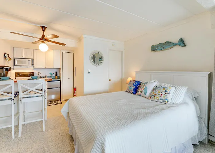 Apartment 1 Block To Beach! Ocean W/ Pool Access *