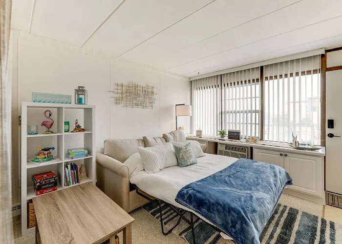 1 Block To Beach! Ocean W/ Pool Access Apartment *