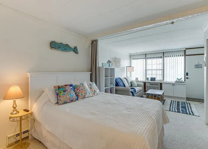 Apartment 1 Block To Beach! Ocean W/ Pool Access *